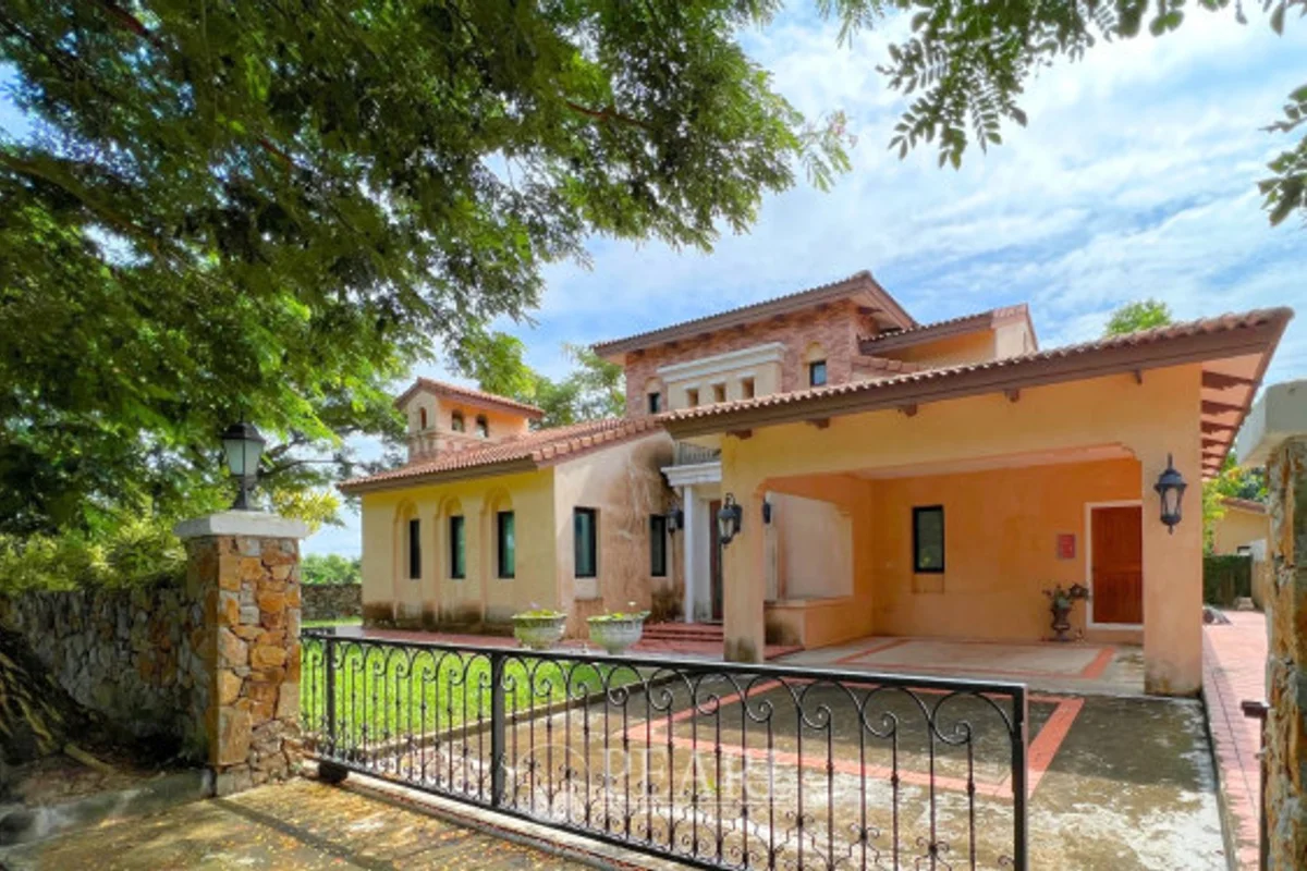 3 Bedroom House for Sale at Nusa Chivani Pattaya – 3 Bedroom House in Na Chom Thian