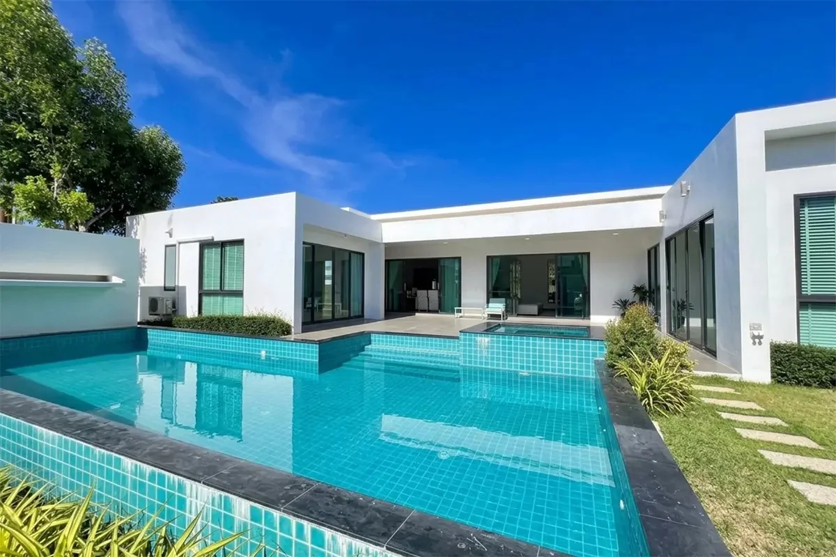 Palm Lakeside Villas in Nong Pla Lai, Pattaya