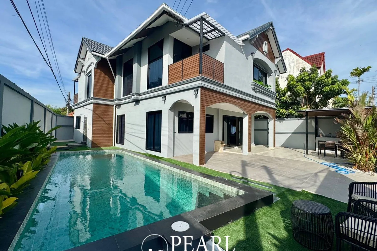 5 Bedroom House for Sale at Country Club Villa – 5 Bedrooms House in Bang Lamung