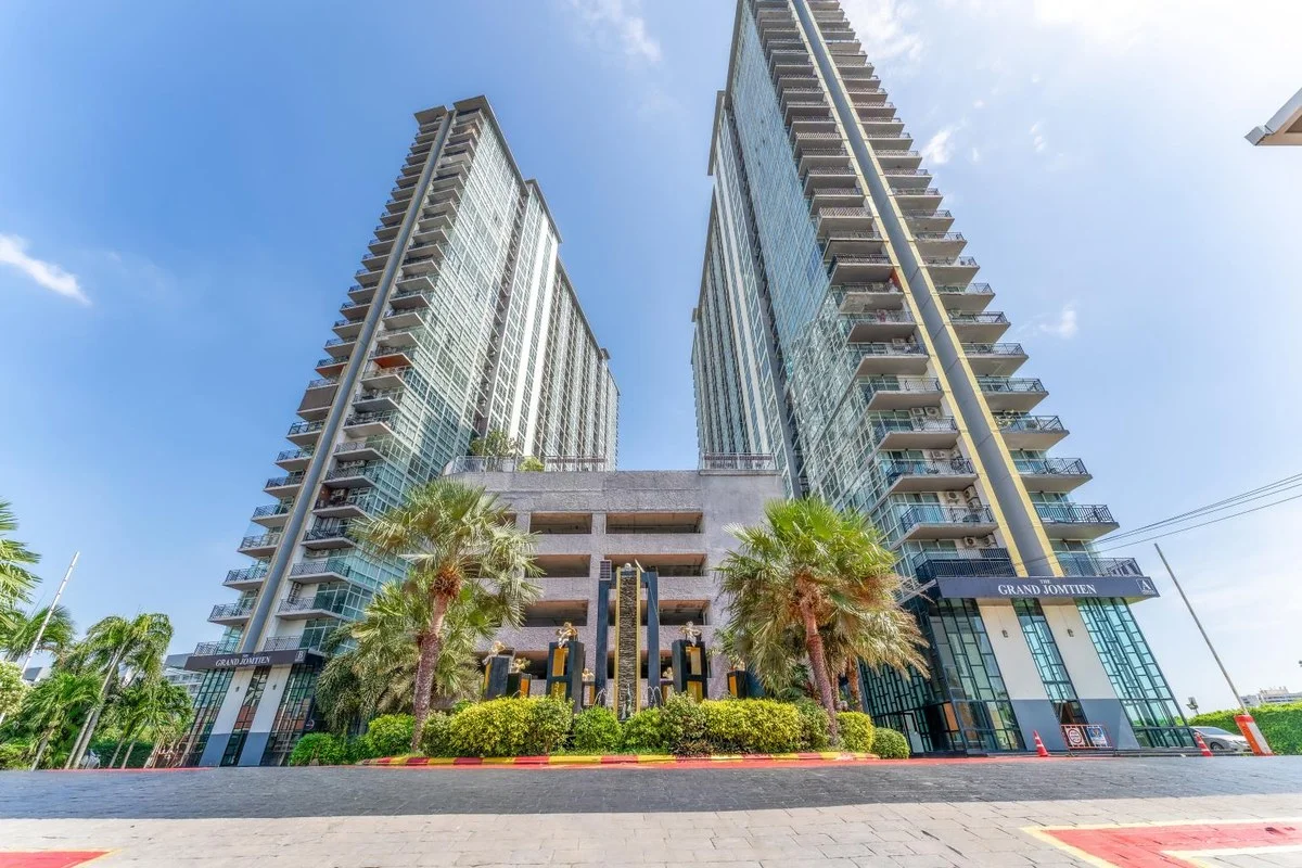 The Twin Tower Jomtien Beach Pattaya – Condominium in Jomtien