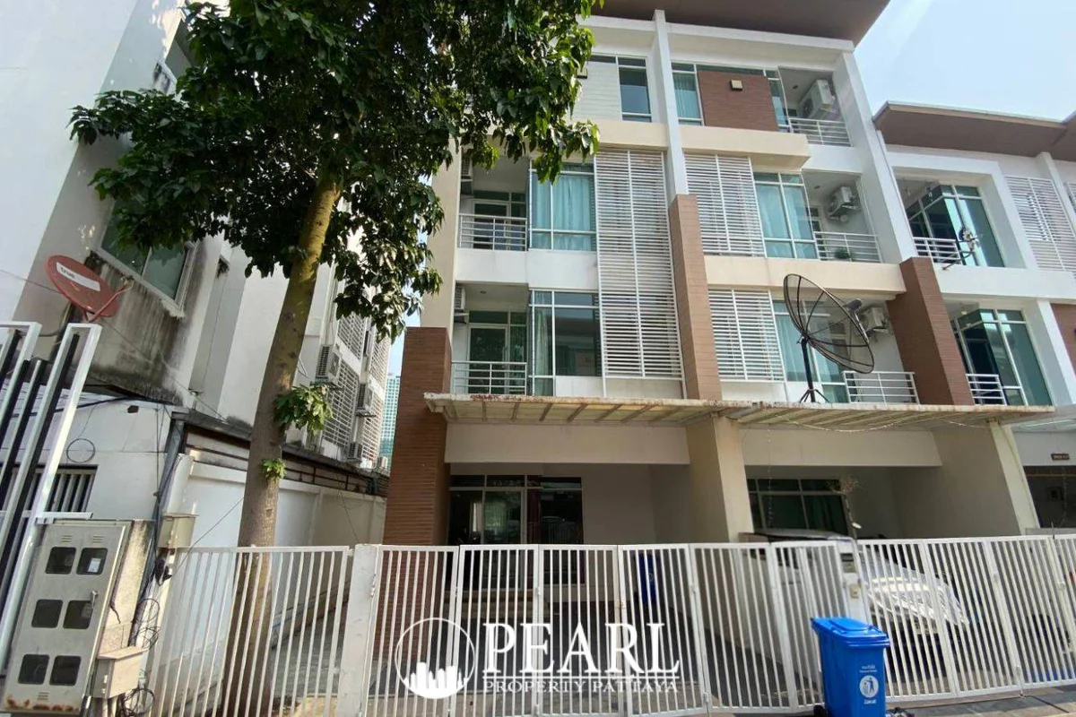 4 Bedroom Townhouse for Sale at The Gallery Condominium – 4 Bedrooms Townhouse in Bang Lamung