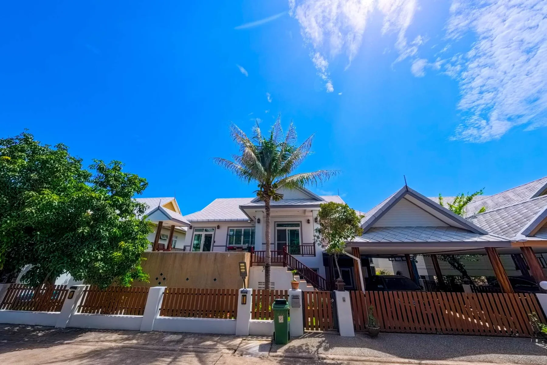 6 Bedroom House for Sale & Rent at Amorn Village – Villa/House for Sale in Pattaya