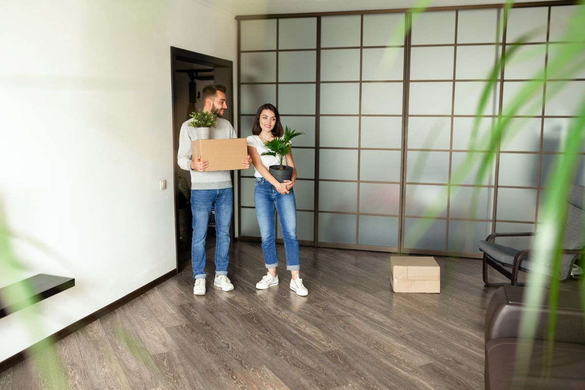 A couple moves into their new home in Thailand.