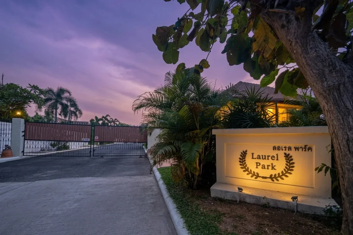 Laurel Park – โครงการวิลล่าในMabprachan