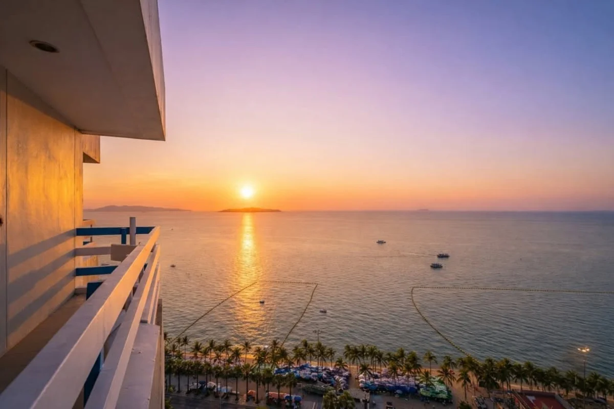 2 Bedroom Condo for Sale at Jomtien Plaza Condotel – 2 Bedrooms Condo in Bang Lamung