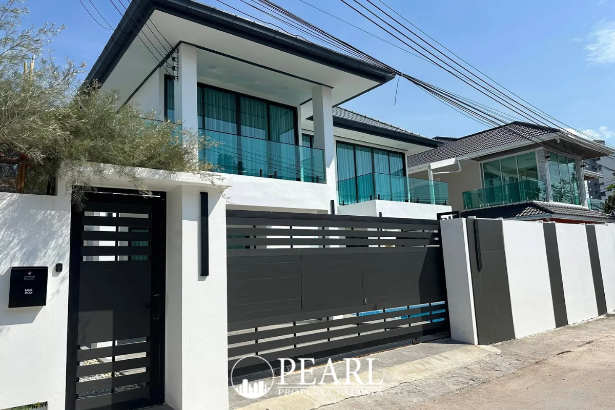 5 Bedroom House for Sale at Eakmongkol Village Chaiyapruek 2 – 5 Bedroom House in Jomtien