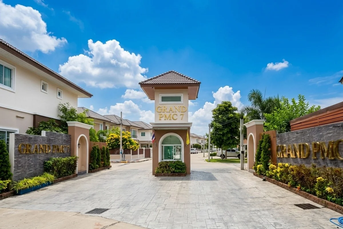 Grand PMC 7 – โครงการวิลล่าในMabprachan