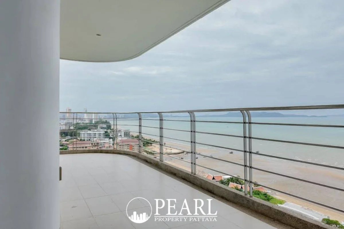 2 Bedroom Condo for Sale at La Royale Beach – 2 Bedrooms Condo in Sattahip
