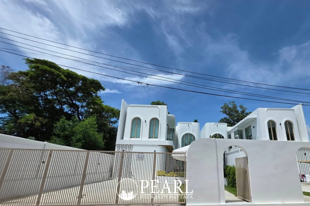 5 Bedroom House for Sale in Bang Lamung – 5 Bedrooms House in Nong Pla Lai